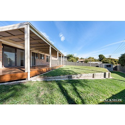4 Parfitt Crescent, Calwell ACT 2905