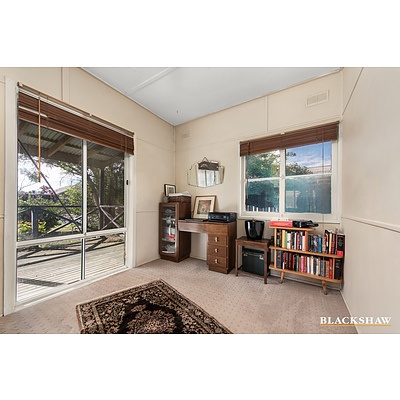 11 Tungun Street, Narrabundah ACT 2604