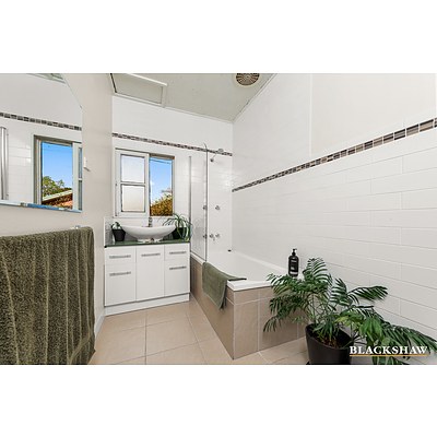 11 Tungun Street, Narrabundah ACT 2604