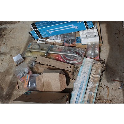 Selection of Bathroom/Shower Accessories