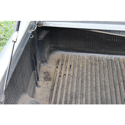 2005 Holden Ute Hard Cover and Tub Liner