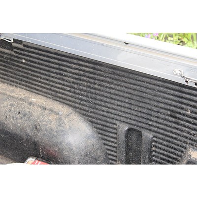 2005 Holden Ute Hard Cover and Tub Liner