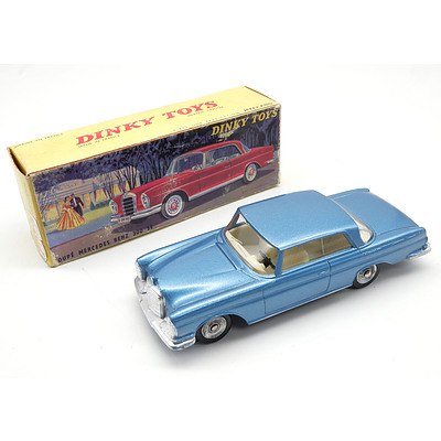 Vintage Dinky Toys 'Mercedes Benz 300 SE'