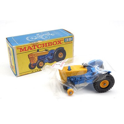 Vintage Lesney Matchbox No 39 - Ford Tractor