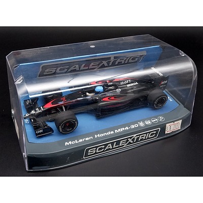 Scalextric, McLaren Honda MP4-30 Alonso No 14, 1:32 Scale Model