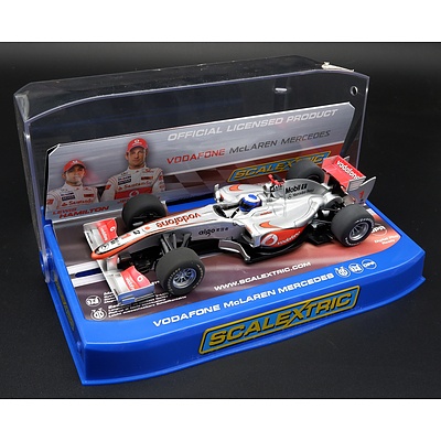 Scalextric, 2010 McLaren Mercedes Vodafone Jenson Button No 1, 1:32 Scale Model