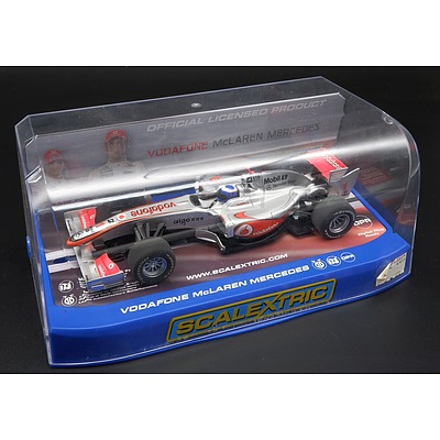 Scalextric, 2010 McLaren Mercedes Vodafone Jenson Button No 1, 1:32 Scale Model