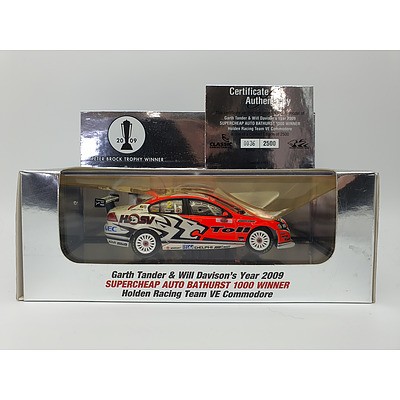 Classic Carlectables - 2009 Holden VE Commodore Garth Tander HRT Bathurst Winner 36/2500 1:43 Scale Model Car