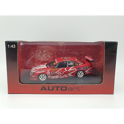 AUTOart - 2005 Holden VZ Commodore Todd Kelly HRT 1:43 Scale Model Car