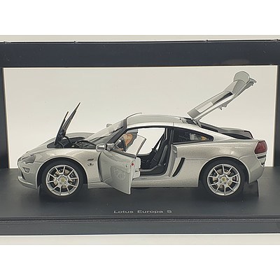 AUTOart Performance - Lotus Europa S Silver 1:18 Scale Model Car