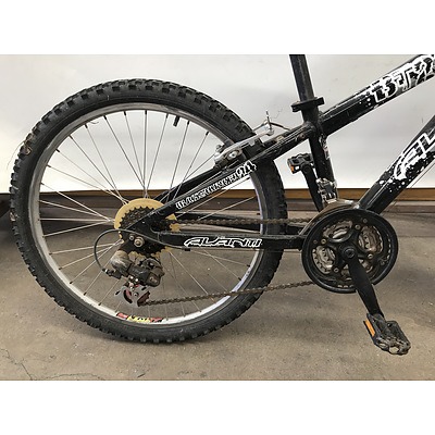 Avanti Black Thunder 24 Kids Bike