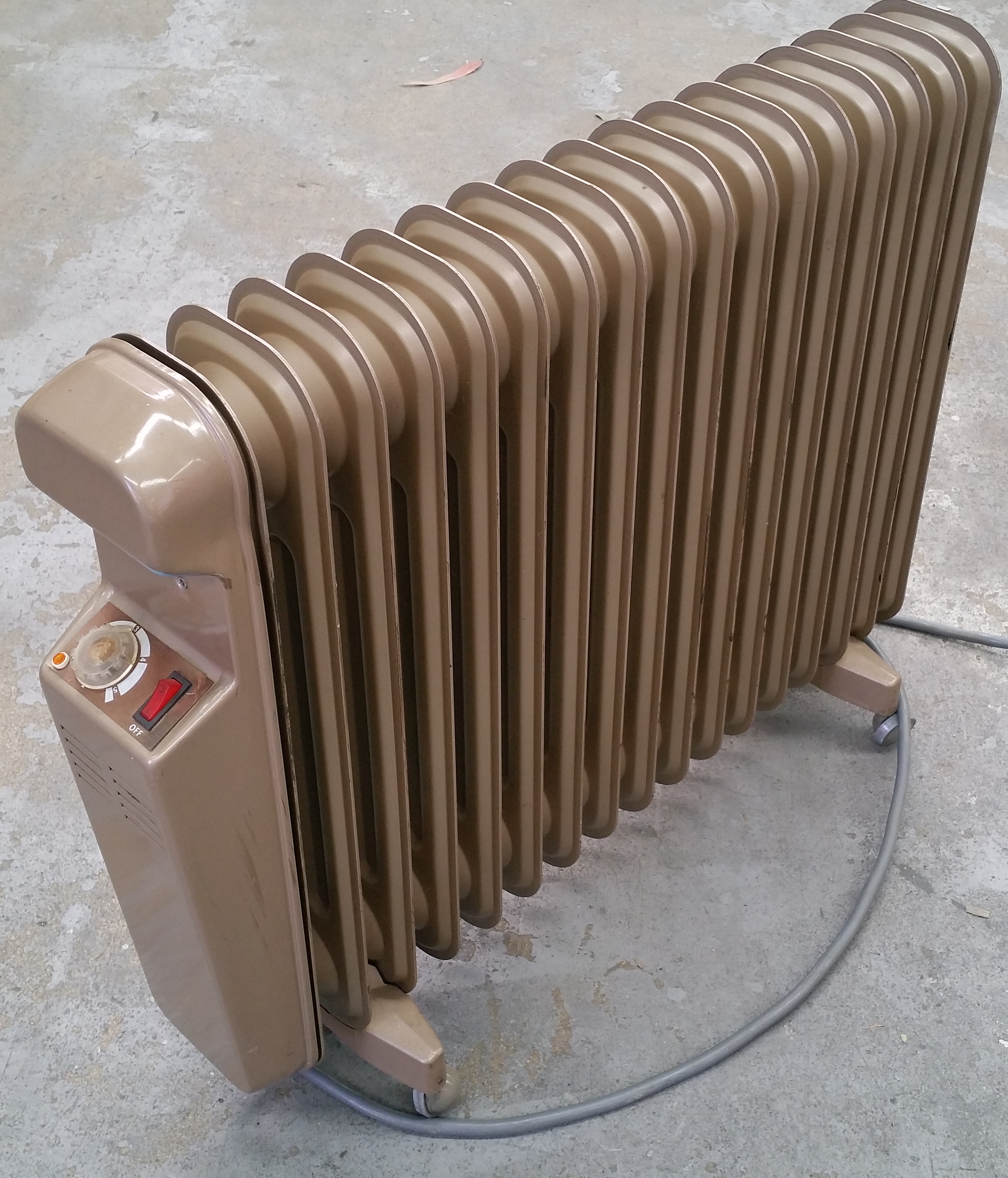 Dimplex Vintage Oil Heater Vintage Column Oil Heater Lot 1170292