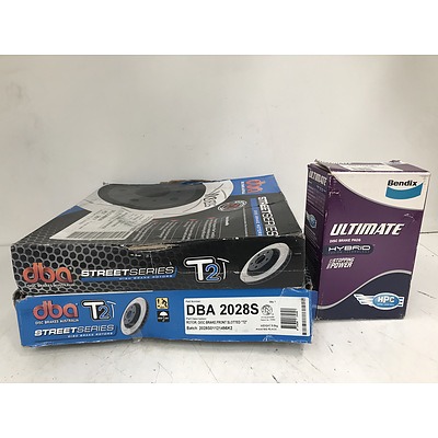 Pair Of New DBA T2 Slotted Front Rotors With Bendix Brake Pads