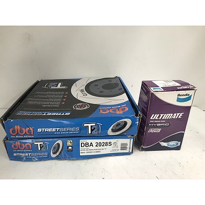 Pair Of New DBA T2 Slotted Front Rotors With Bendix Brake Pads