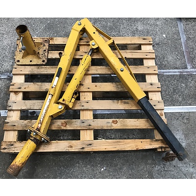 Tray Mount Hydraulic Hoist