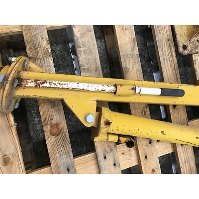 Tray Mount Hydraulic Hoist