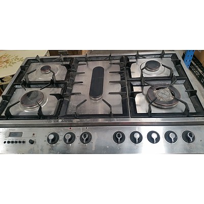 St George Five Burner Natural Gas Cooktop/Oven