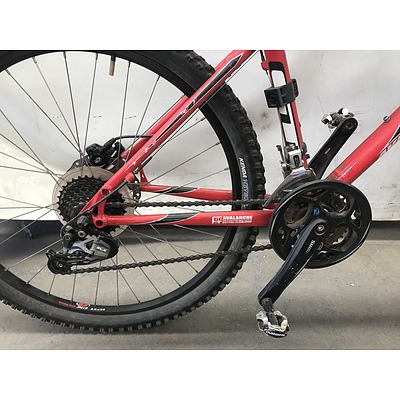 GT Avalanche 2.0 Mountain Bike