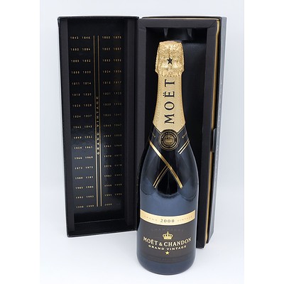 Moet & Chandon 2000 Grand  Vintage Champagne in Presentation Box