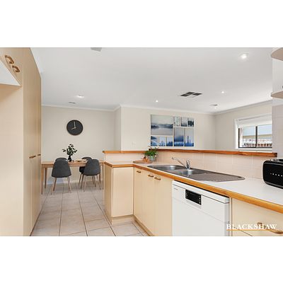 6 Guy Place, Holder ACT 2611