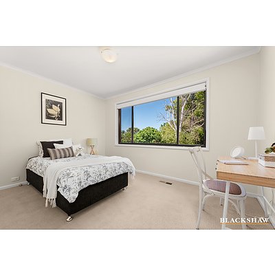 6 Guy Place, Holder ACT 2611