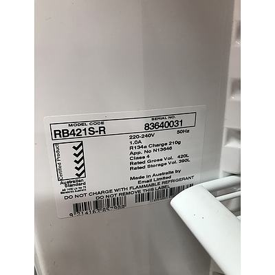 Westinghouse Freestyle 420L Fridge Freezer