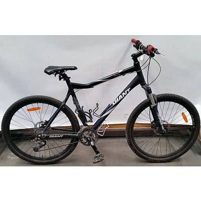 Giant Alias 21 Speed Mountain Bike