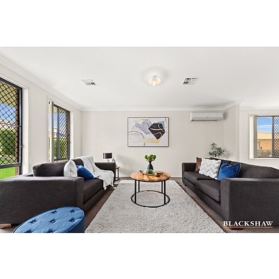 120 Halloran Drive, Jerrabomberra NSW 2619