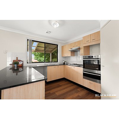 120 Halloran Drive, Jerrabomberra NSW 2619