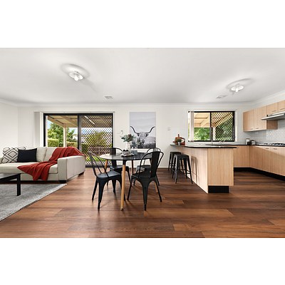 120 Halloran Drive, Jerrabomberra NSW 2619