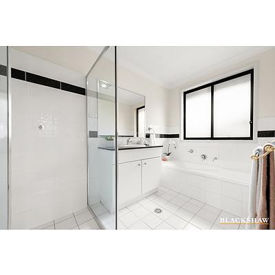 120 Halloran Drive, Jerrabomberra NSW 2619