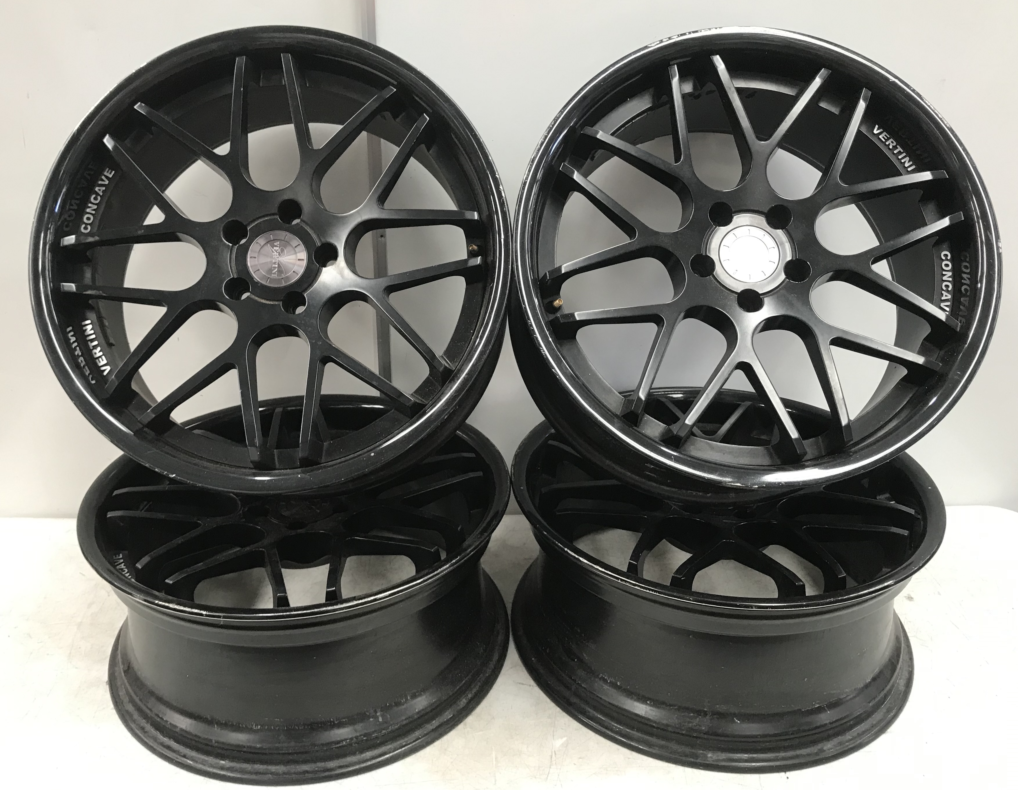 Set Of Black Vertini Magic 20 Inch - Lot 1198330 | ALLBIDS