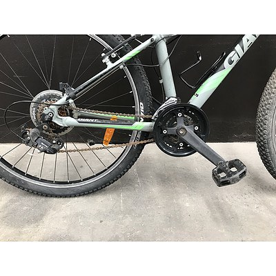 Giant Boulder Mountain Bike