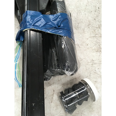Rhino-Rack Roof Racks With Mounts and bolts