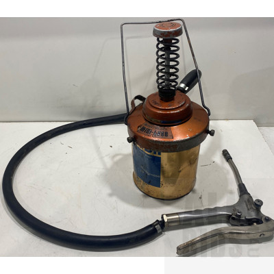 Vintage Style -Mobile- Super Grease with Macnaught Mini Lube Pressure Gun