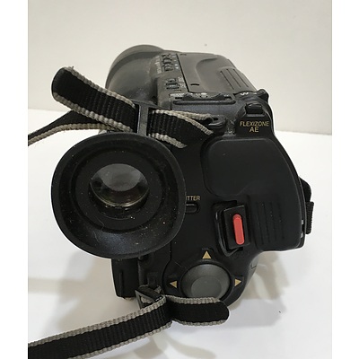 Canon UC8HiE Video Recorder With Accessories And Carry Case