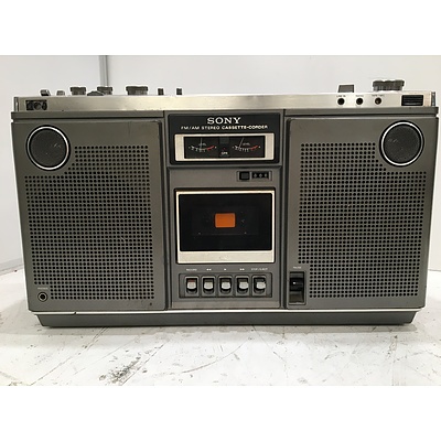 Sony Cassette-Corder, Kogan Radio and Wanderer Headphones, Lot of 3