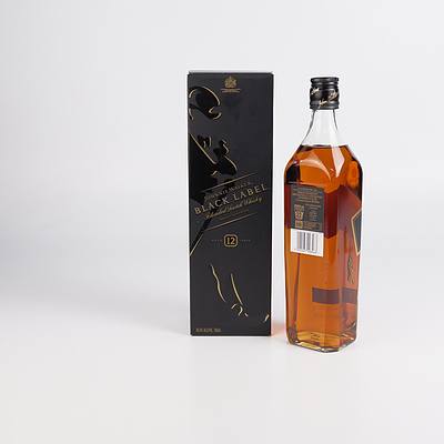 Johnnie Walker Black Label Blended Scotch Whiskey - Aged 12 Years - 700ml in Presentation Box