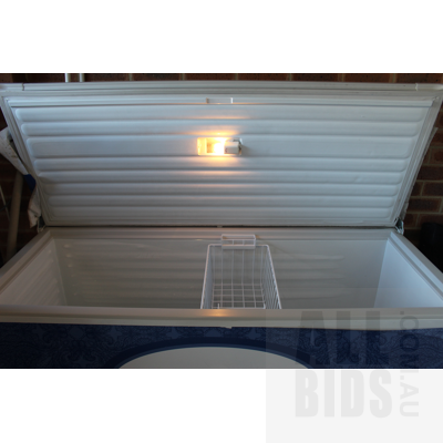 Fisher & Paykel 700 Litre  Commercial Chest Freezer