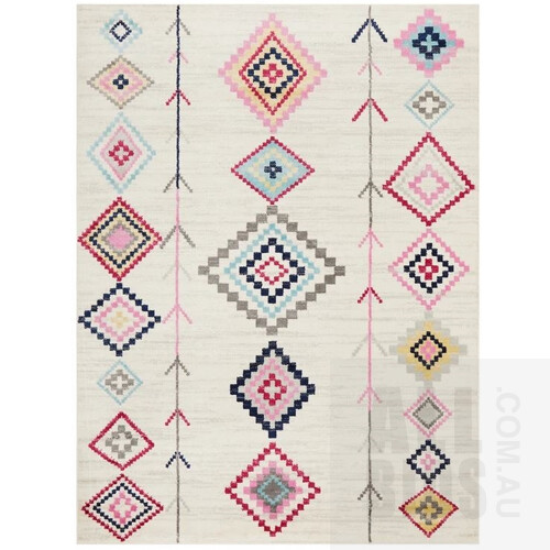 Zanzibar ZAN-760-WHT 2.8m X 1.8m Rug, Happy Feet 1.2m x 1.7m Rug And Other Assorted Items