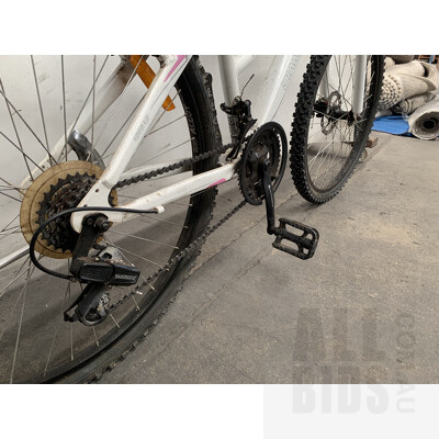 Diamondback Apex DX 18 Speed Mountain Bike