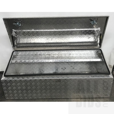 Red Flag Vehicle Mounted Aluminium Lockable Tool Carrier