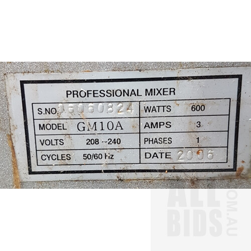 Small GM10A Professional Dough Mixer - For Parts Or Repair Only