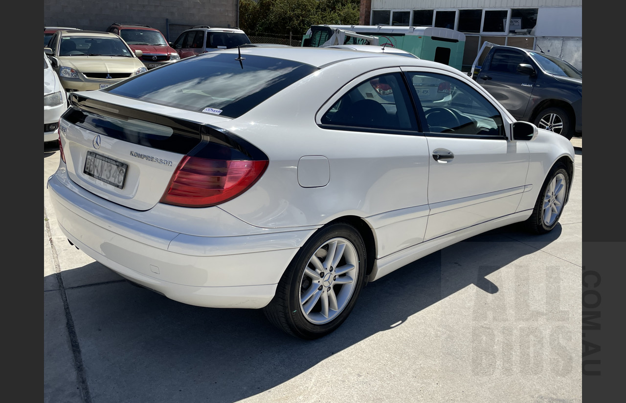 8/2002 Mercedes-Benz C180 Kompressor CL203 2d Coupe White 1.8L