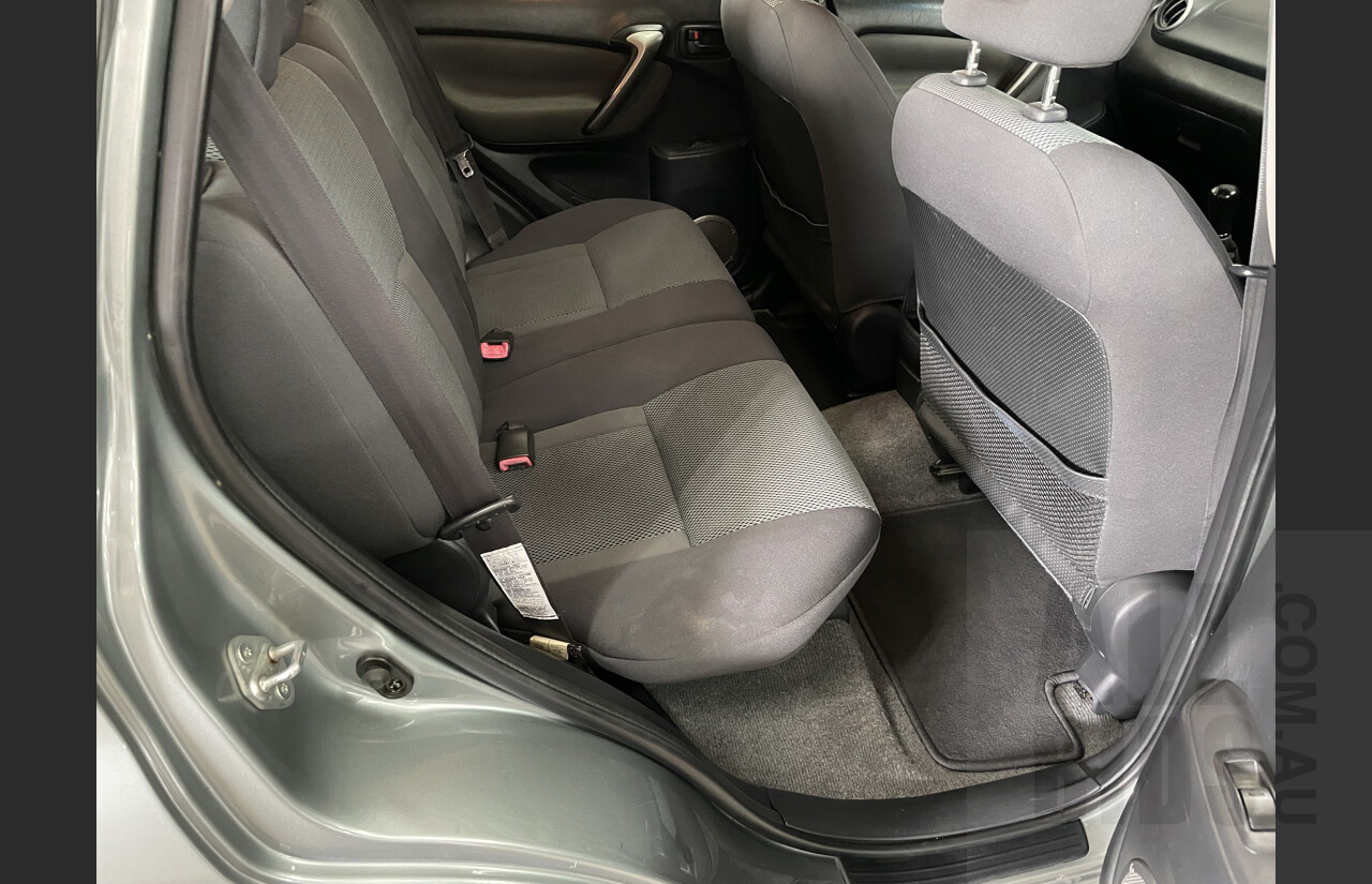 10/2004 Toyota Rav4 CV (4x4) ACA23R 4d Wagon Grey 2.4L