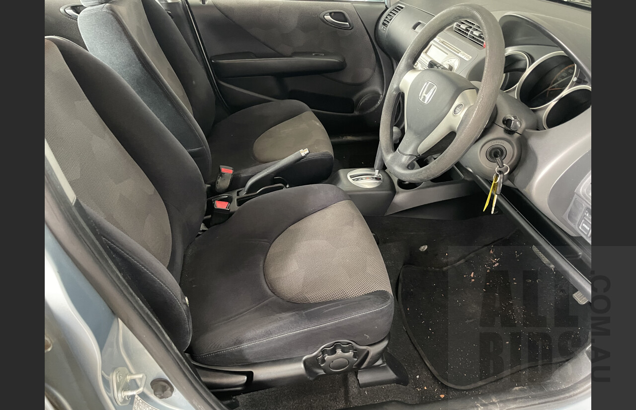 1/2006 Honda Jazz VTi MY06 5d Hatchback Blue 1.5L