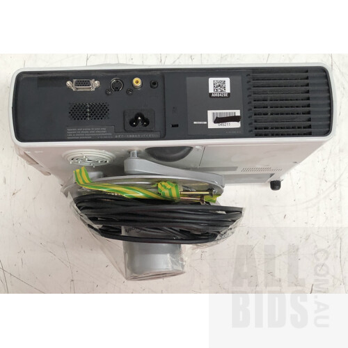 Sony (VPL-DX11) XGA 3LCD Projector