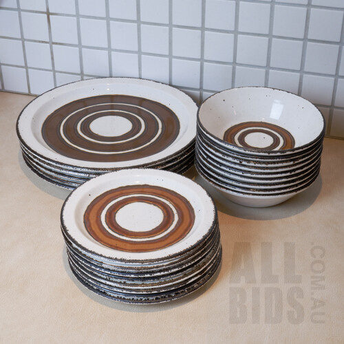Collection of Earth Stonehenge Midwinter Oven to Tableware, 22 Pieces