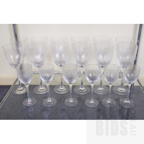 Good Vintage Crystal Stemware Service with Swirl Pattern to Bowl, 16 Pieces 