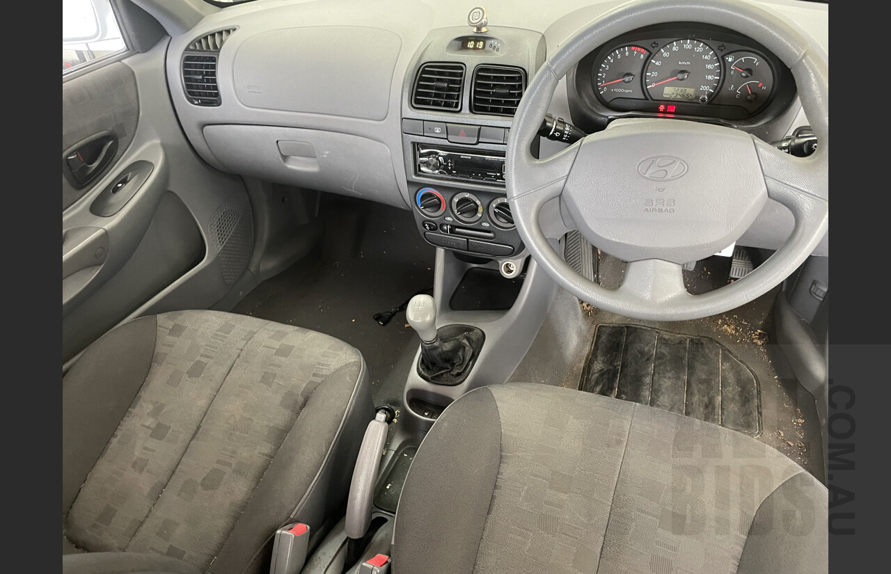 6/2004 Hyundai Accent 1.6 LS 3d Hatchback Silver 1.6L